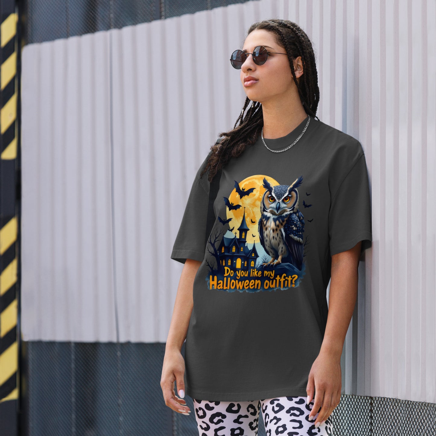 Oversized Spooky Halloween Owl faded t-shirt