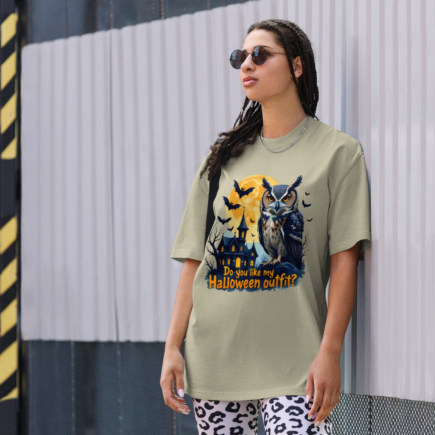 Oversized Spooky Halloween Owl faded t-shirt